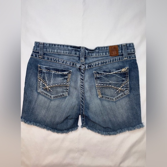 BKE Denim Size 29 Medium Wash Distressed Edge Kate Stretch Jean Shorts - Picture 9 of 9